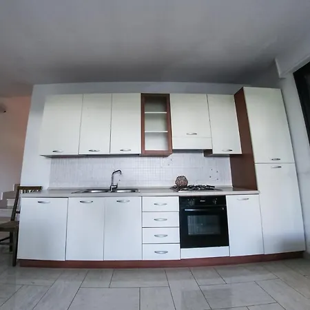 Aries مارينا دي مانكافيسا